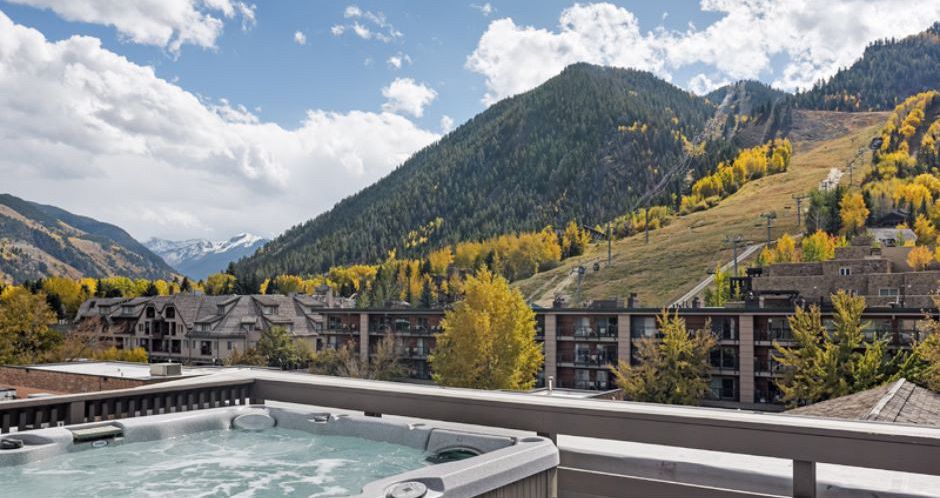 The best hot tub in Aspen! Photo: Independence Square Hotel - image_1